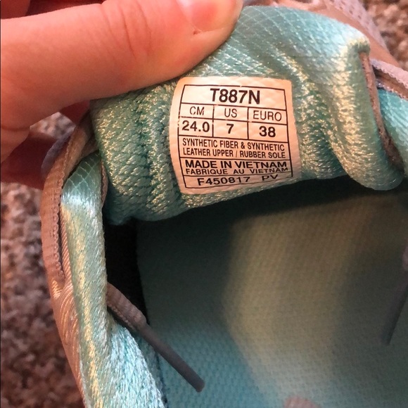 ASICS - Picture 5 of 5